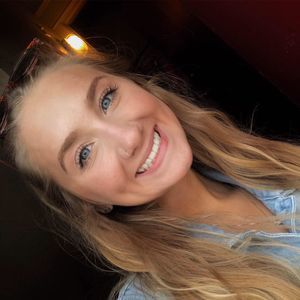 Meet your Posher, Alexis